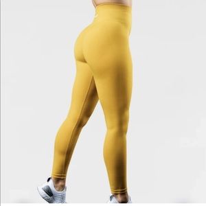 Alphalete amplify leggings in Golden hour size small NEW